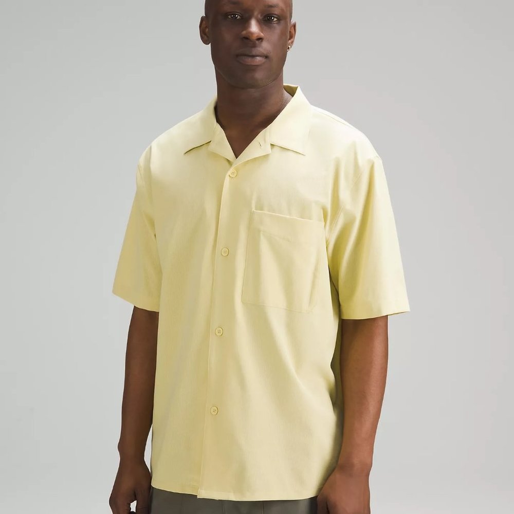 Men / Shirt / Lululemon / Airing Easy Camp Collar Shirt / L